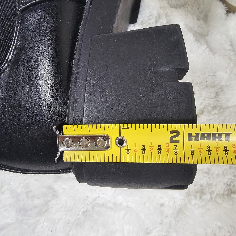 ASOS DESIGN Wide Fit Adjust chunky chelsea‎ boots in black - Picture 11 of 13